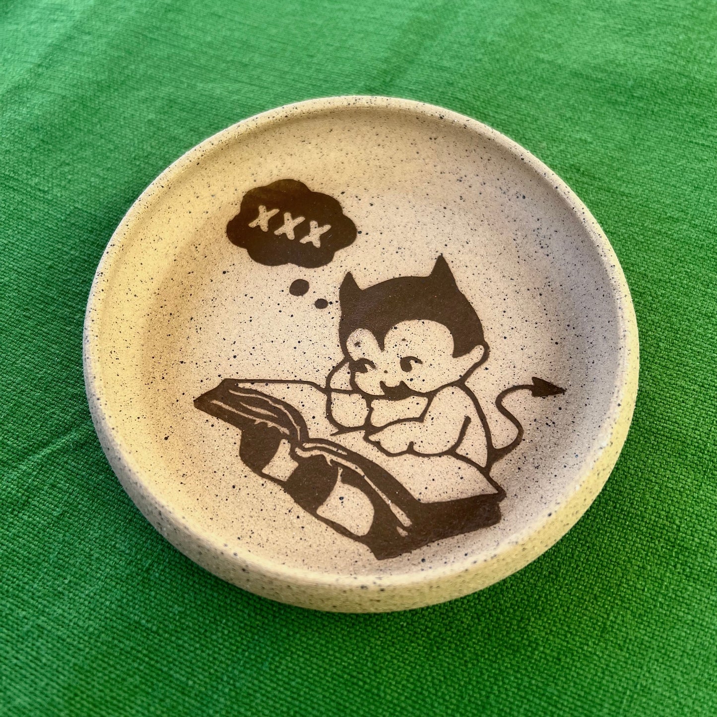 Avid Reader Devil Dish